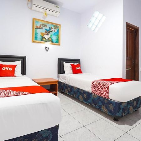 Oyo 91561 Gandhi Hotel Бандунг Екстериор снимка
