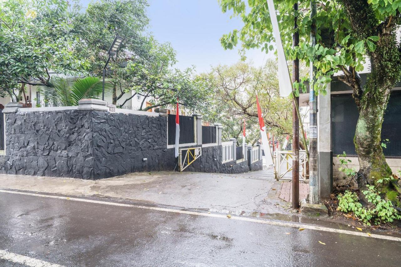 Oyo 91561 Gandhi Hotel Бандунг Екстериор снимка