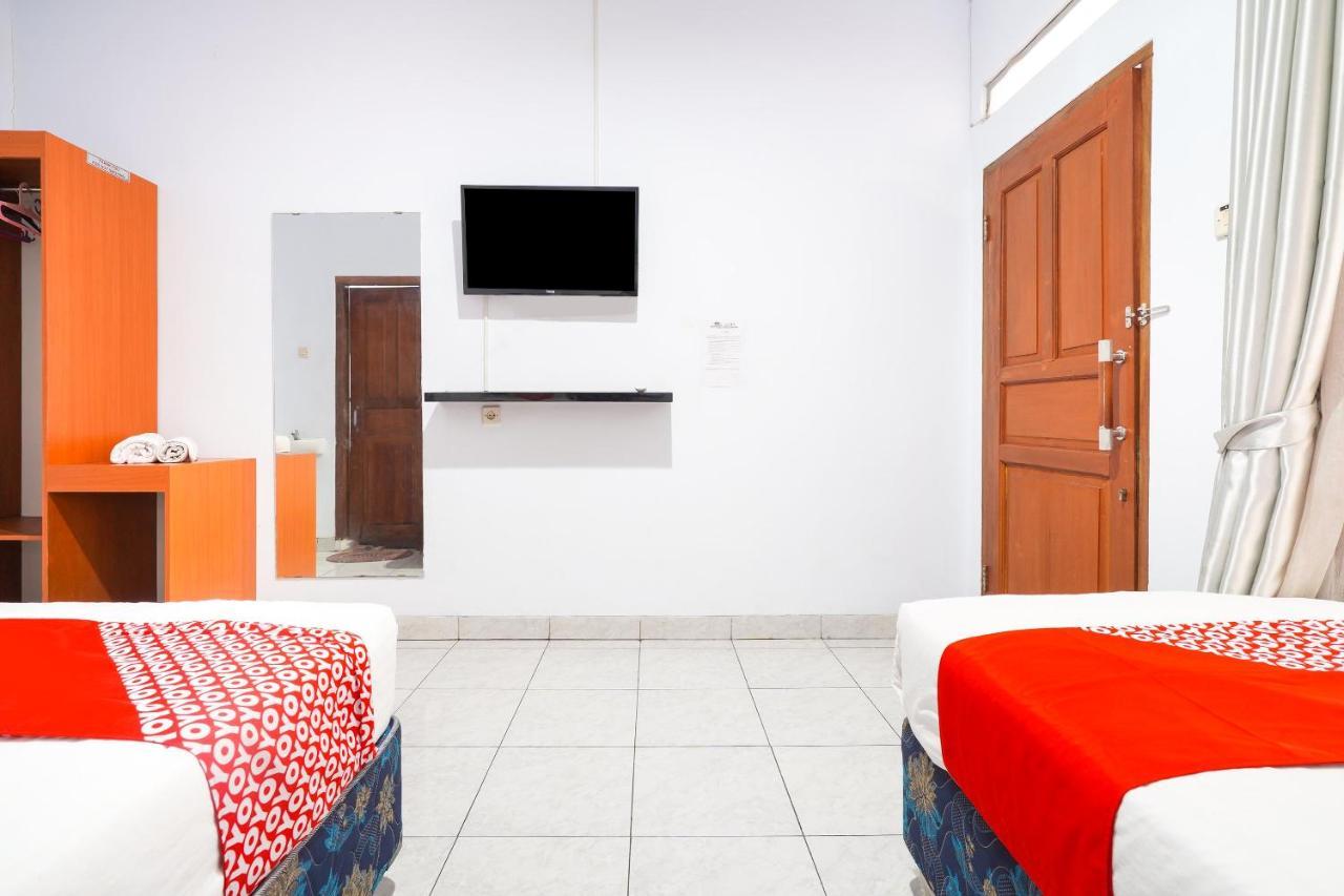 Oyo 91561 Gandhi Hotel Бандунг Екстериор снимка