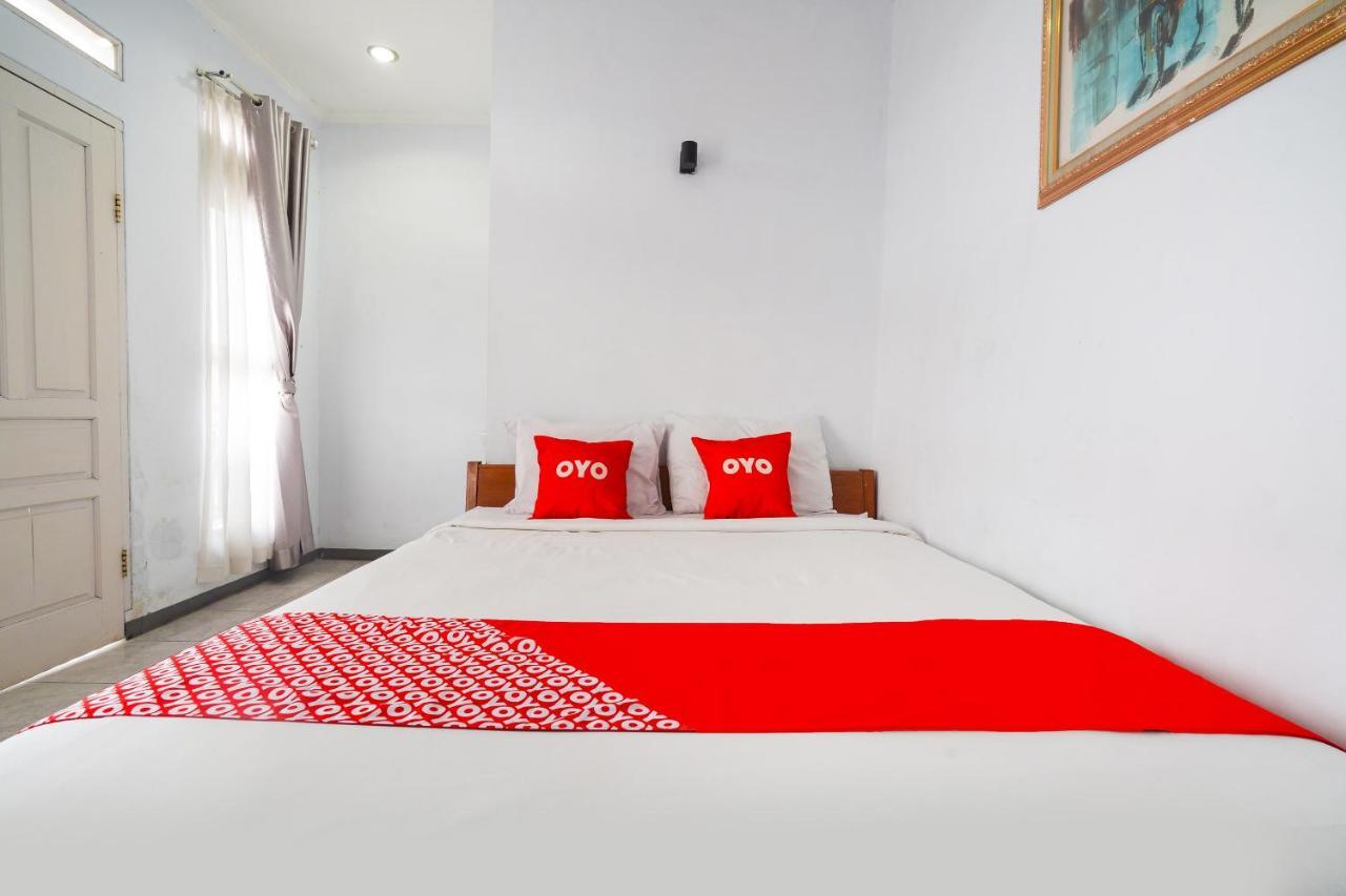 Oyo 91561 Gandhi Hotel Бандунг Екстериор снимка