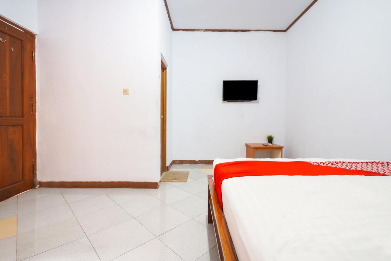 Oyo 91561 Gandhi Hotel Бандунг Екстериор снимка