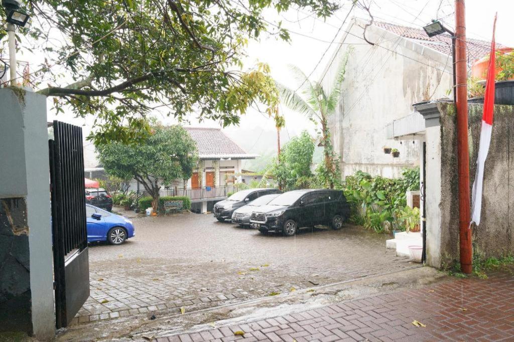 Oyo 91561 Gandhi Hotel Бандунг Екстериор снимка