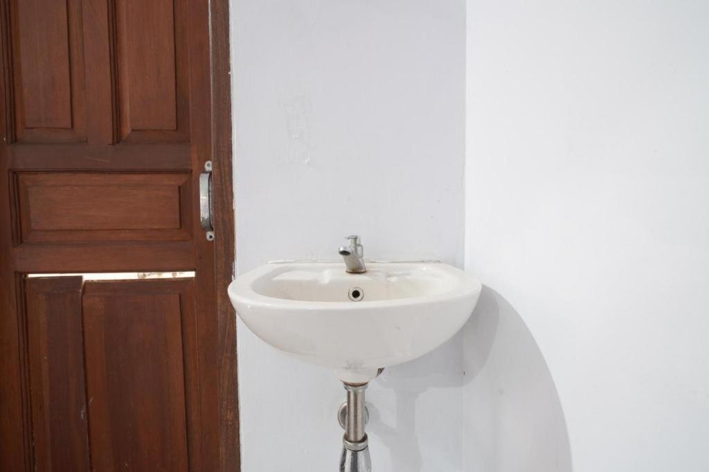 Oyo 91561 Gandhi Hotel Бандунг Екстериор снимка